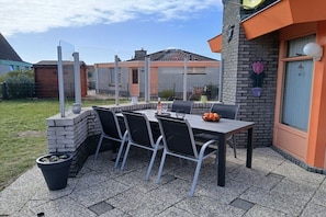 Outdoor dining - Bungalow with 1 bedroom (Julianadorp aan Zee, Niederlande, Europa)