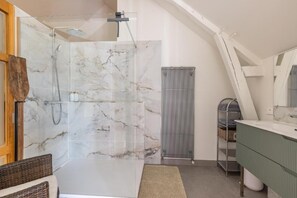 Comfort Double Room, Park View | Bathroom - CONFIDENTIEL (Goven)