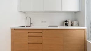 Private kitchen - One-Bedroom Apartment (Paris)