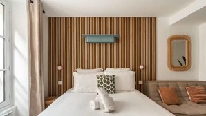 Room - One-Bedroom Apartment (Paris)