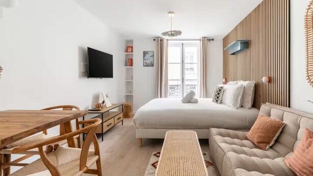 Room - One-Bedroom Apartment (Paris)