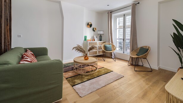 Living area - One-Bedroom Superior Apartment (Paris)