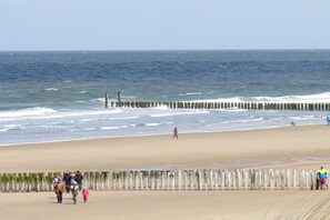 Beach - Holiday home in Domburg with swimming pool (Domburg)