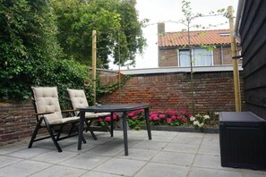 Outdoor dining - Holiday home in Domburg with swimming pool (Domburg)