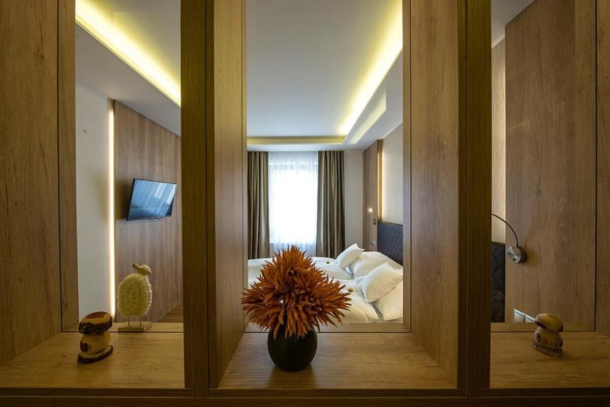 Quarto triplo superior, vista para o pátio | Escrivaninha, espaço de trabalho para notebook, Wi-Fi de cortesia
