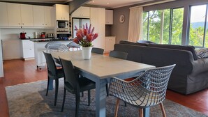 Dining - Off-grid, luxury river-view  with private nature trails & hot tub Sedgefield (Sedgefield)