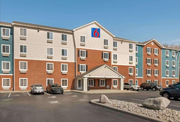 Exterior - 1 Full Bed | Non-Smoking, Kitchen (Cincinnati OH)