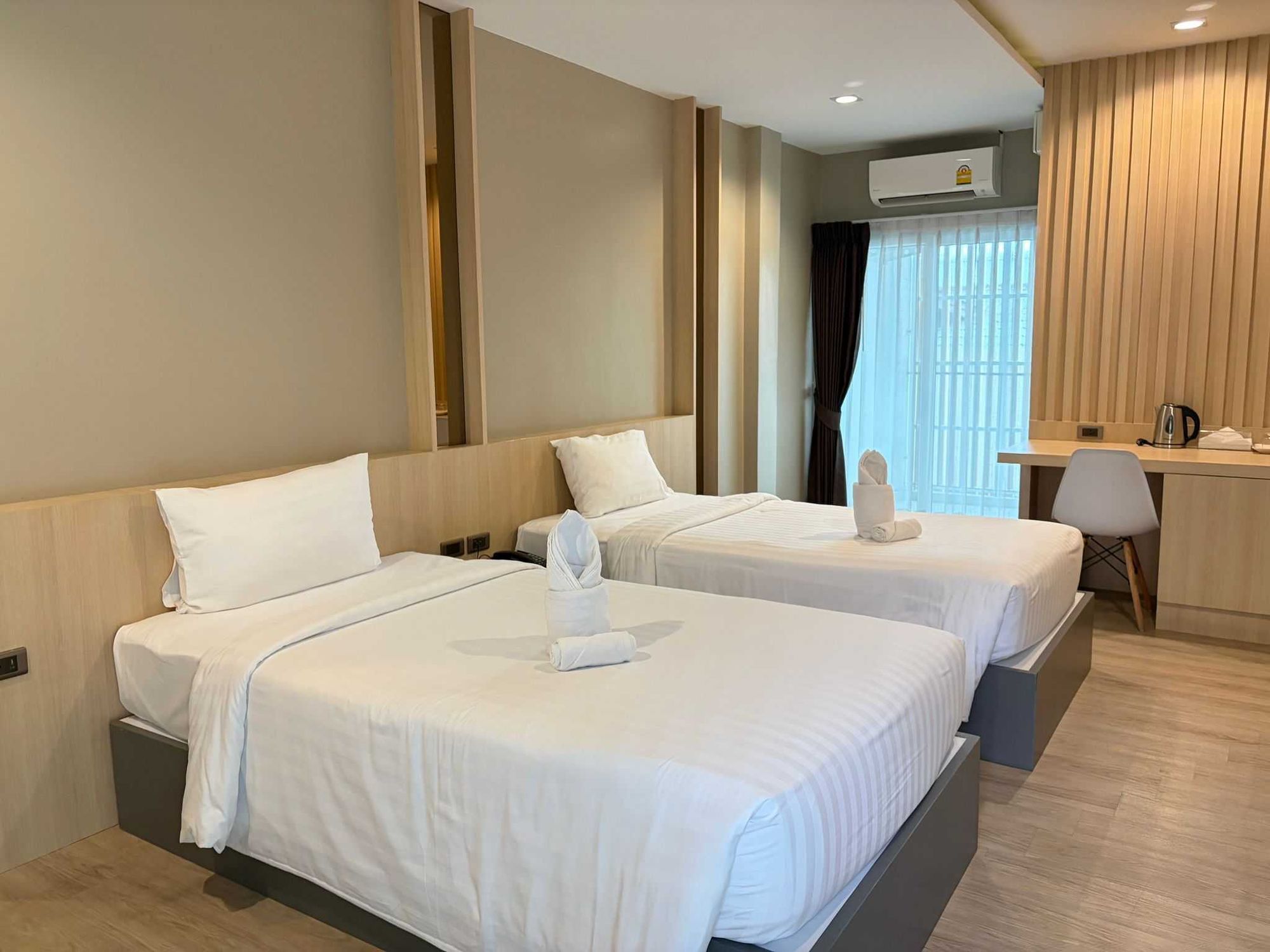 Deluxe Twin Room | Desk, free WiFi, bed sheets