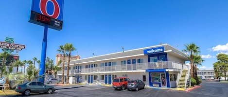 A motel with a large sign displaying the number 6, a 'Welcome' sign, and a digital display showing the price of $39.99.