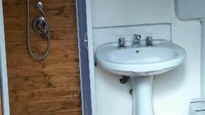 Deluxe-Bungalow, Flussblick | Badezimmer