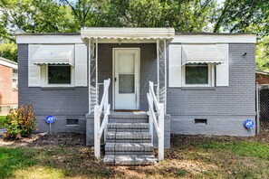 A two-story house with a front porch, a door, and two windows. - Quiet Cul-de-sac Near Fort Benning, Columbus (Columbus)