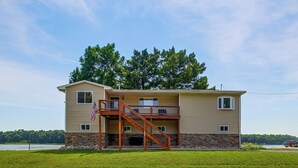 A two-story building with a balcony and a flag. - Spacious Home w/ Deck & Mississippi River Views (Grafton)