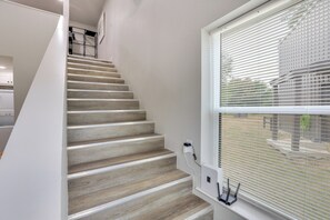 A staircase with a modern design, leading to an upper level. - Stylish Tiny Home: 6 Mi to Gladewater Antiquing! (Gladewater)