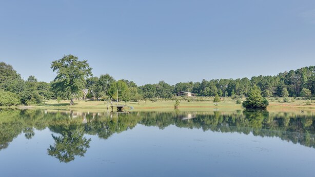 A calm lake with reflections of trees and a clear sky. - Boating & Fishing Base! Studio Near Point A Lake (Red Level)