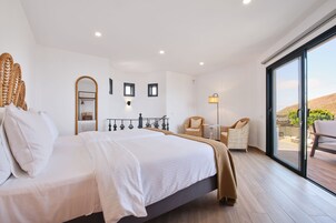 Deluxe Apartment, Sea View | Laptop workspace, blackout curtains, iron/ironing board (on request)