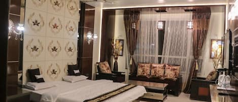 Luxury Double Room | In-room safe, laptop workspace, blackout drapes