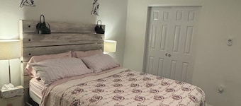 Modern Furnished Retreat Cozy & Convenient