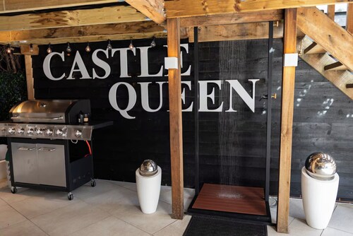 Castle Queen - Romantic Hot Tub Retreat
