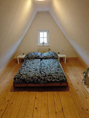 Room - Geräumige Ferienwohnung am Schönbuchrand für Familien & Gruppen bis zu 7 Pers. (Ammerbuch)