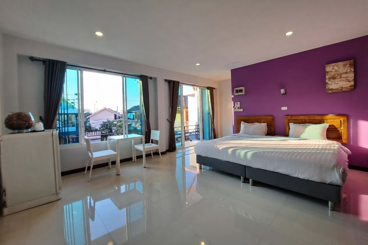 Quarto casal ou duplo luxo, sacada, vista para a cidade