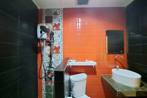 Deluxe Double or Twin Room, Balcony, City View | Bathroom - Graphic House Chiangrai Hotel (Chang Wat Chiang Rai)