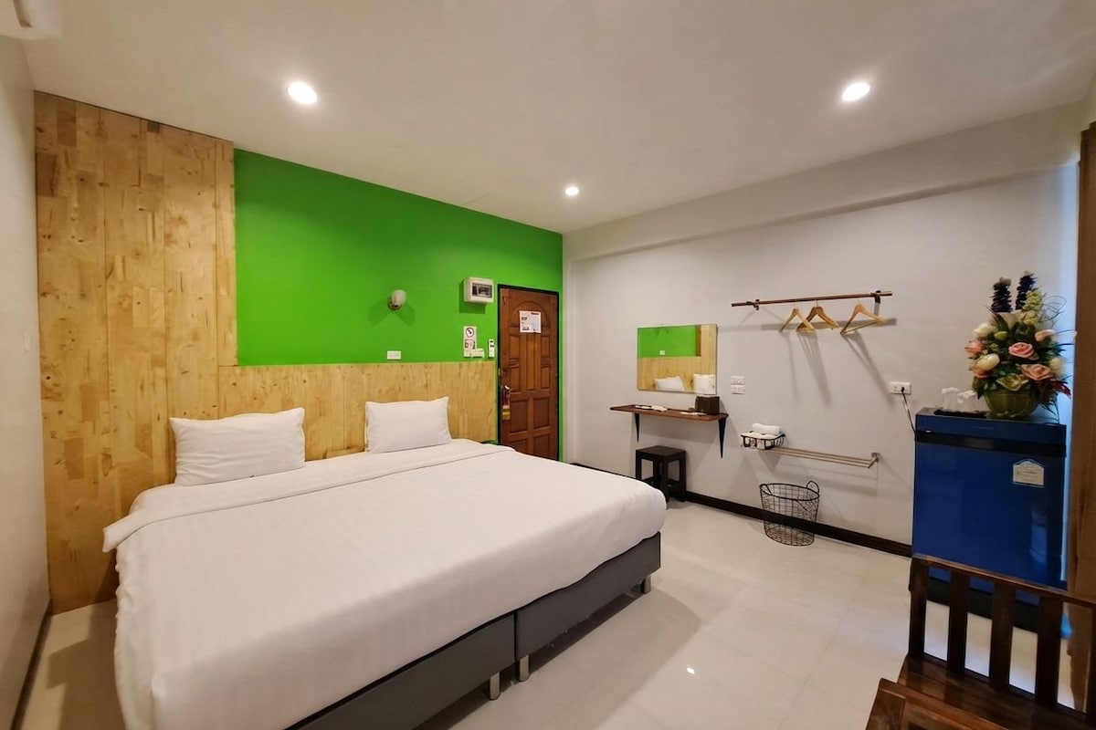 Quarto casal ou duplo luxo, sacada, vista para a cidade