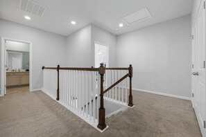 Open area at the top of the staircase leading to all the rooms within the home. - 3-Bedroom Home in the Heart of Myrtle Beach (Myrtle Beach)