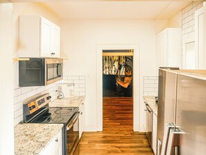 Ferienhaus, Balkon, Gartenblick | Eigene Küche