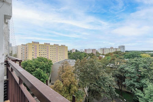 Lumina 2BR Apt w/ Balcony near Center