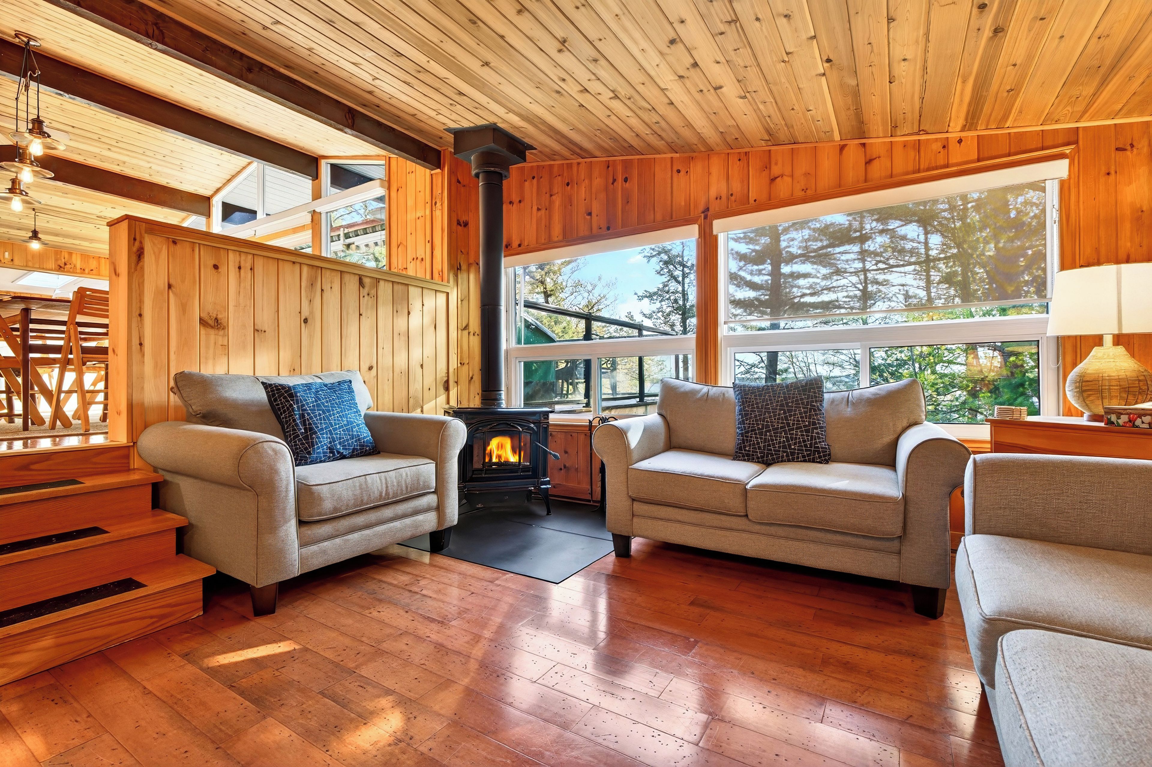 Waterfront 3-bedroom Cottage With Hot Tub And Ac - Gravenhurst
