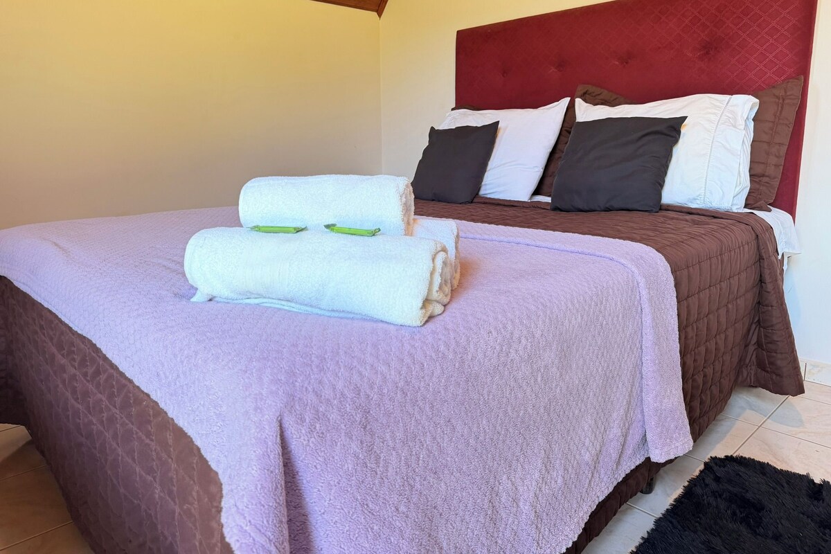 Chalet familiare, bagno privato | Tende oscuranti, ferro/asse da stiro, Wi-Fi gratuito