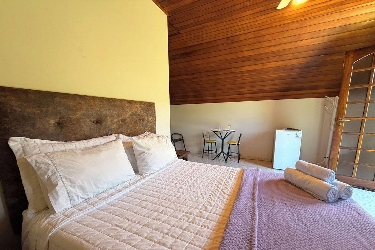 Chalet Standard, bagno privato | Tende oscuranti, ferro/asse da stiro, Wi-Fi gratuito