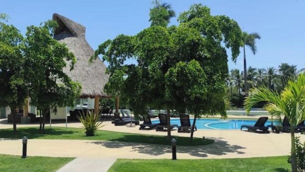 Pool - Luxury apartment just a 5-minute drive from the beach. (Santiago de Querétaro)