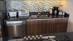 Private kitchen - Luxury apartment just a 5-minute drive from the beach. (Santiago de Querétaro)