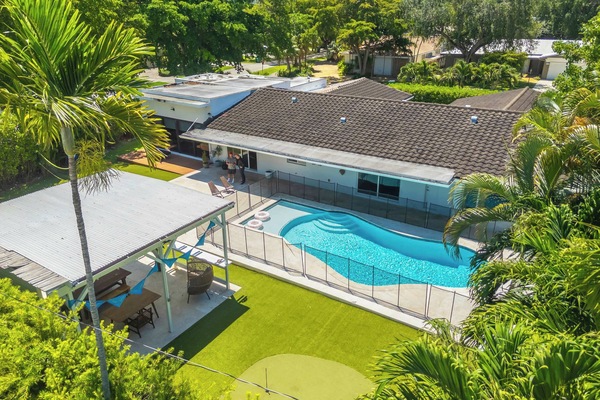 Outdoor pool, sun loungers