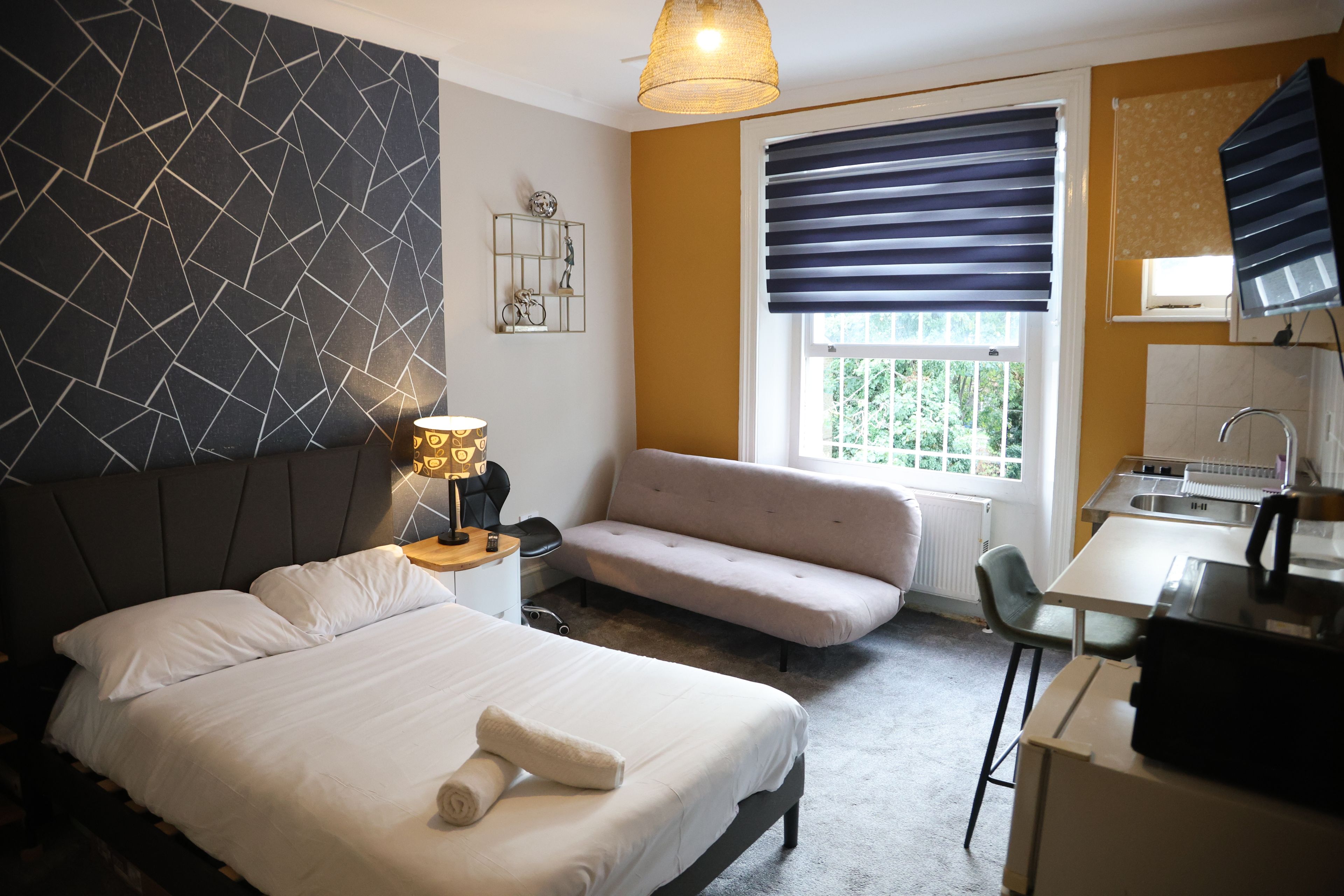 Standard Studio, Kitchen, Courtyard View | Iron/ironing board, free WiFi