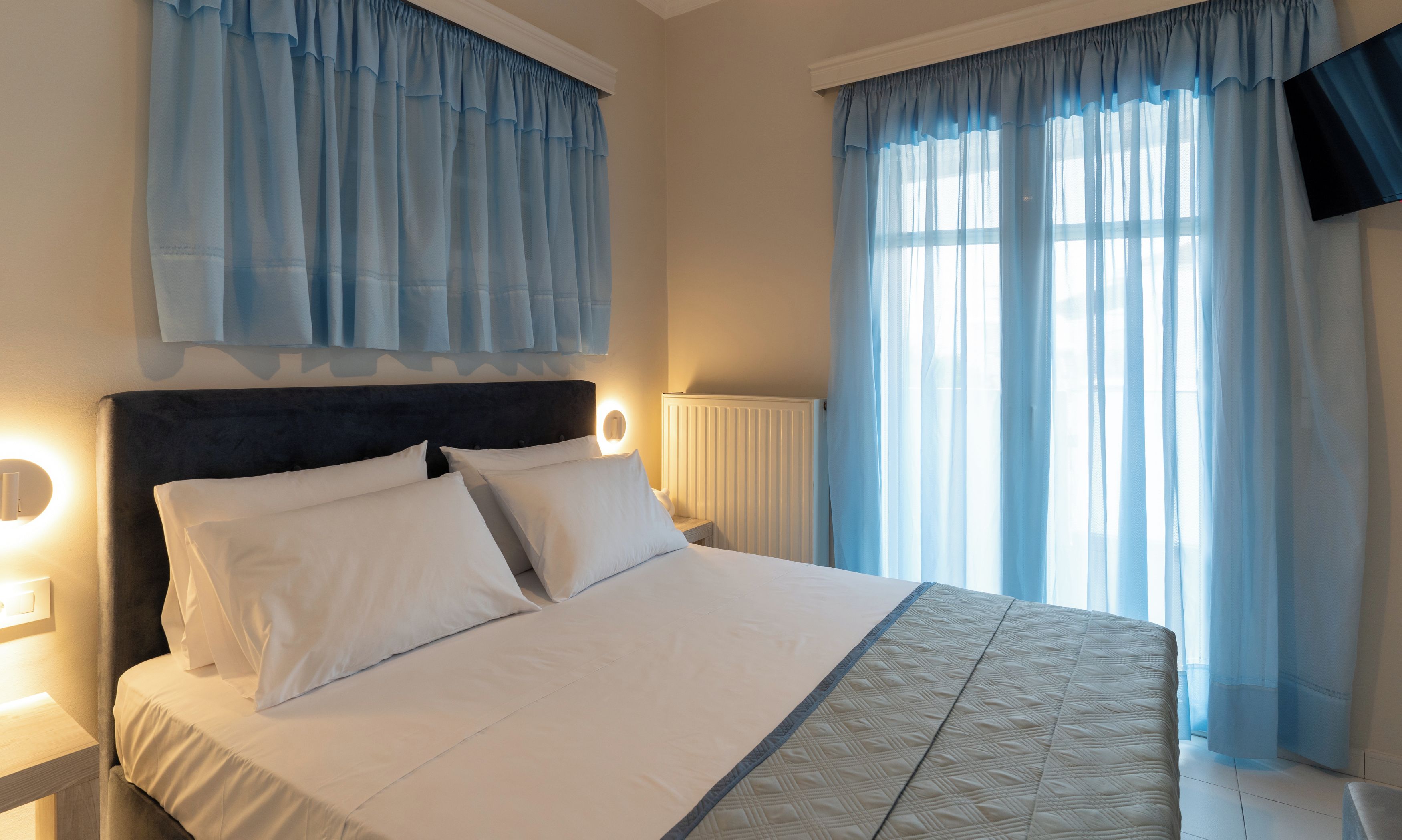 3 bedrooms, in-room safe, iron/ironing board, WiFi (free)