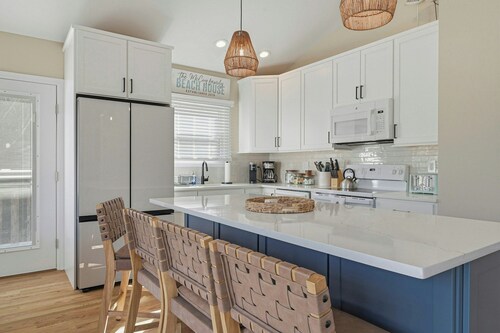 Pet-Friendly, 5 min walk to beach & ferry