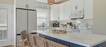 Pet-Friendly, 5 min walk to beach & ferry