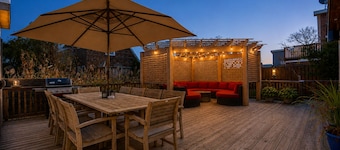 Pet-Friendly, 5 min walk to beach & ferry