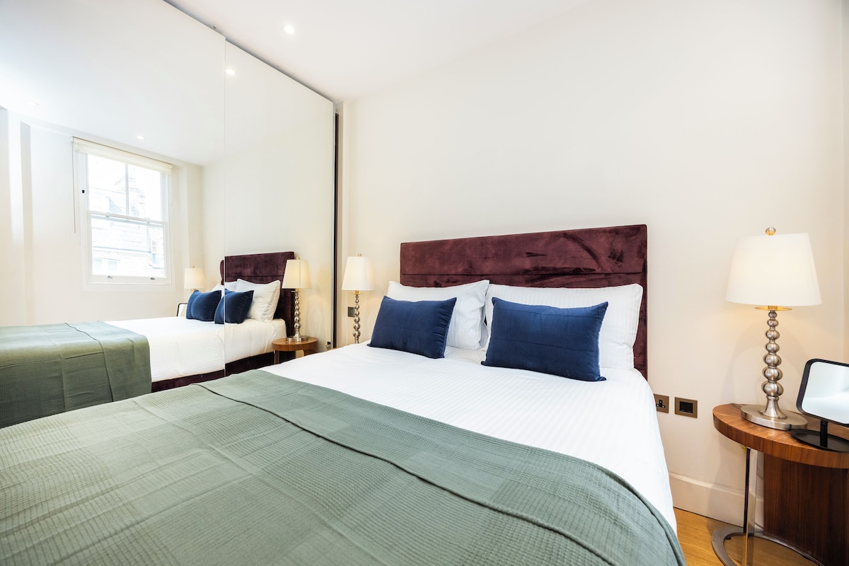 Standard Apartment, 3 Bedrooms | Iron/ironing board, free WiFi