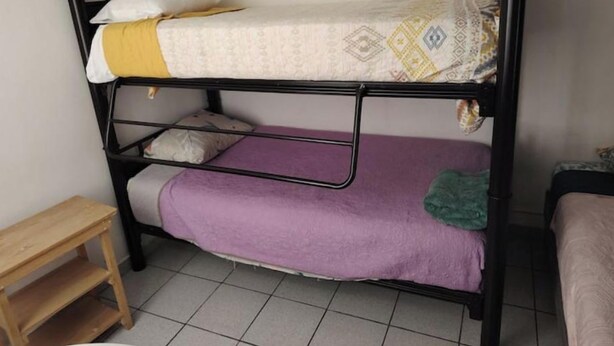 Room - House 100 meters from B. Quintana, sleeps 10. (Santiago de Querétaro)