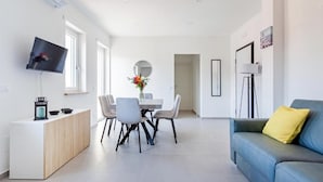 Casa, balcó, vistes a la ciutat | Sala d'estar