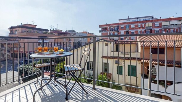 Casa, balcó, vistes a la ciutat | Servei de restauració a l'aire lliure