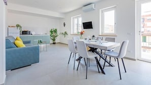 Casa, balcó, vistes a la ciutat | Servei de restauració
