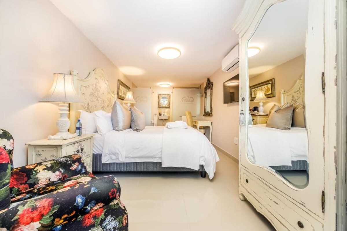 In-room safe, blackout curtains, iron/ironing board, free WiFi