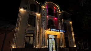 A building with a sign reading 'DILIKASH HOTEL' at night. - Hotel Dilkash (Samarkand)