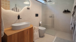 Deluxe kamer, balkon, uitzicht op tuin | Badkamer