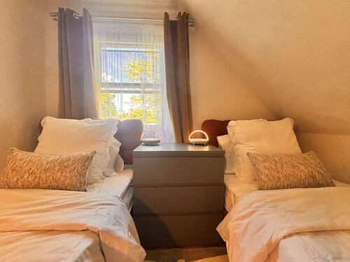 Artsy Newton Retreat Near Boston & Colleges, with full kitchen, washer and dryer