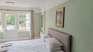 Deluxe tweepersoonskamer, 1 kingsize bed, balkon, uitzicht op tuin